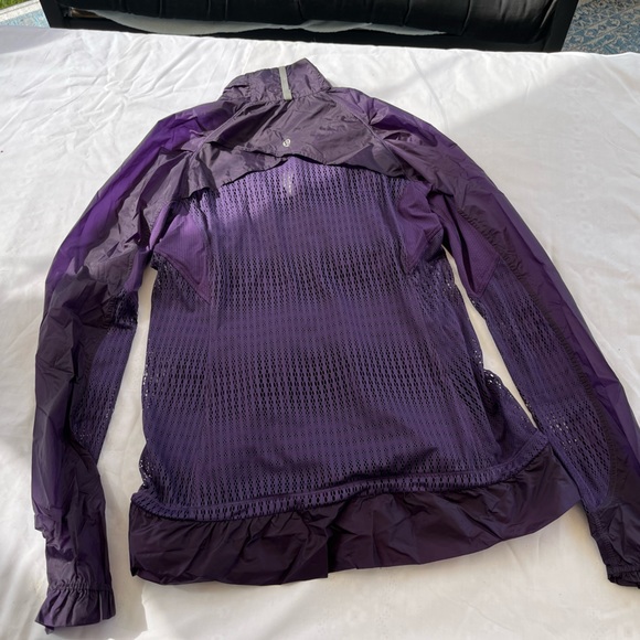 Lululemon size 6 purple zip up jacket in excellent condition - Picture 6 of 9